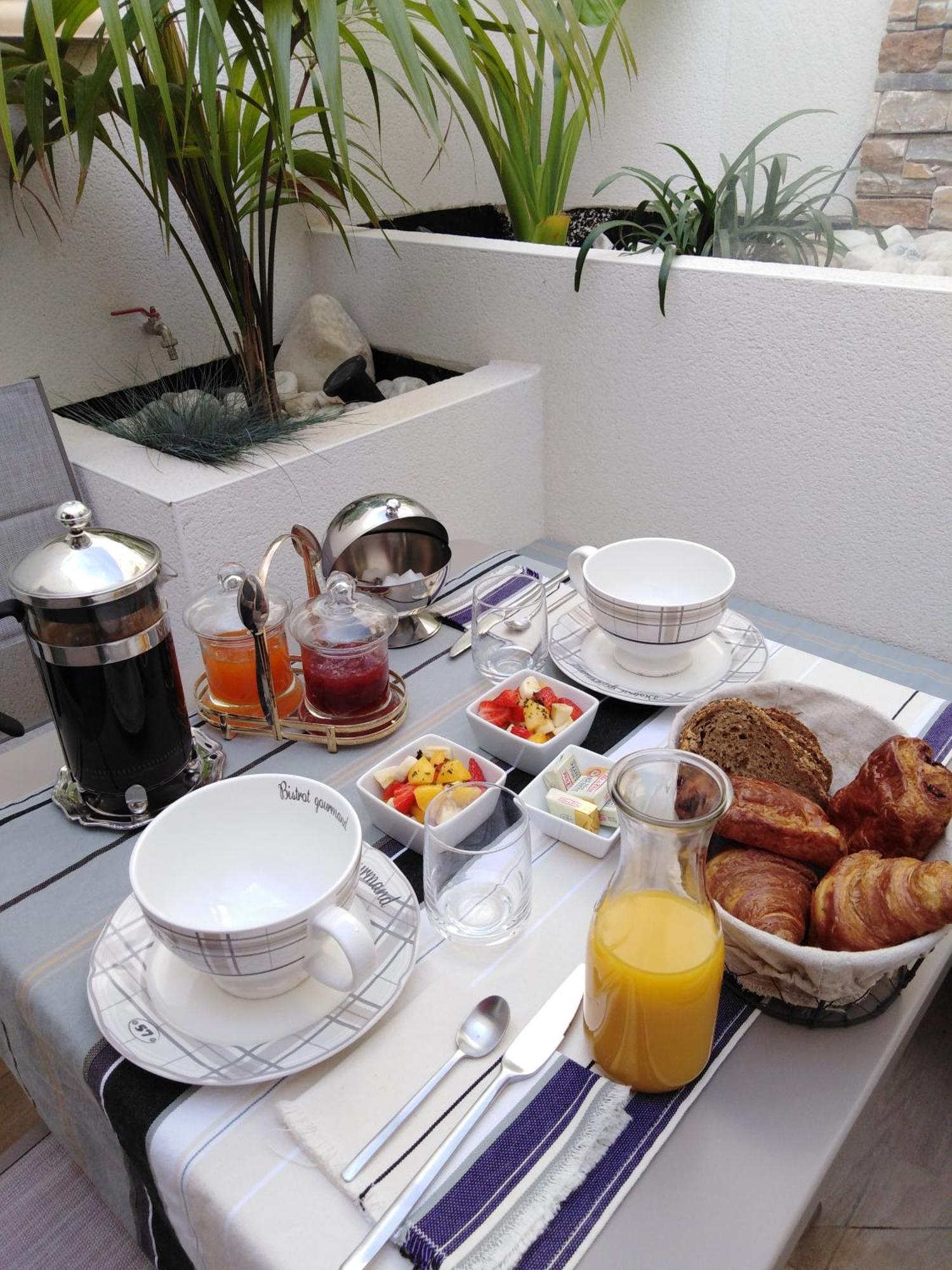 Rue Du Bac Bed & Breakfast Villeneuve-de-la-Raho Exterior photo
